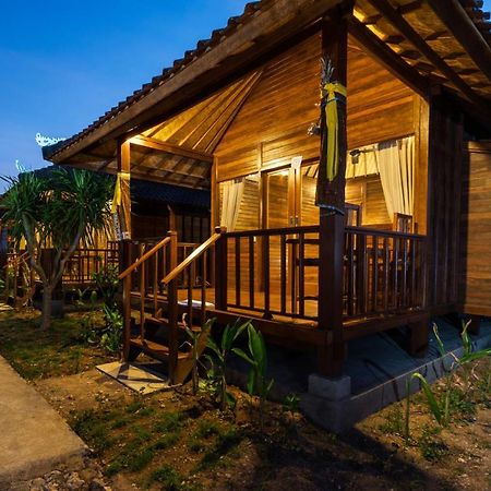 Gatri Hut Hotel Lembongan Kültér fotó