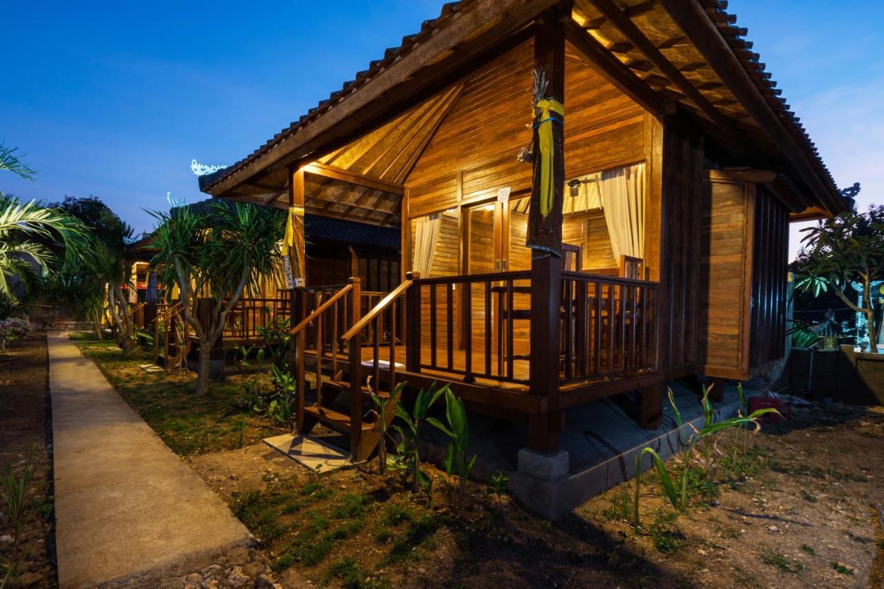 Gatri Hut Hotel Lembongan Kültér fotó