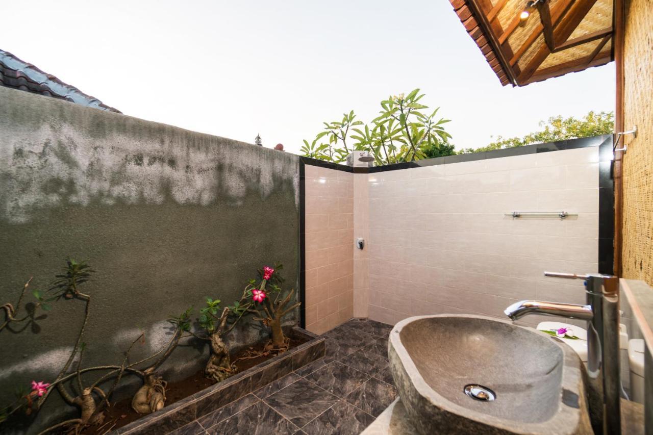 Gatri Hut Hotel Lembongan Kültér fotó