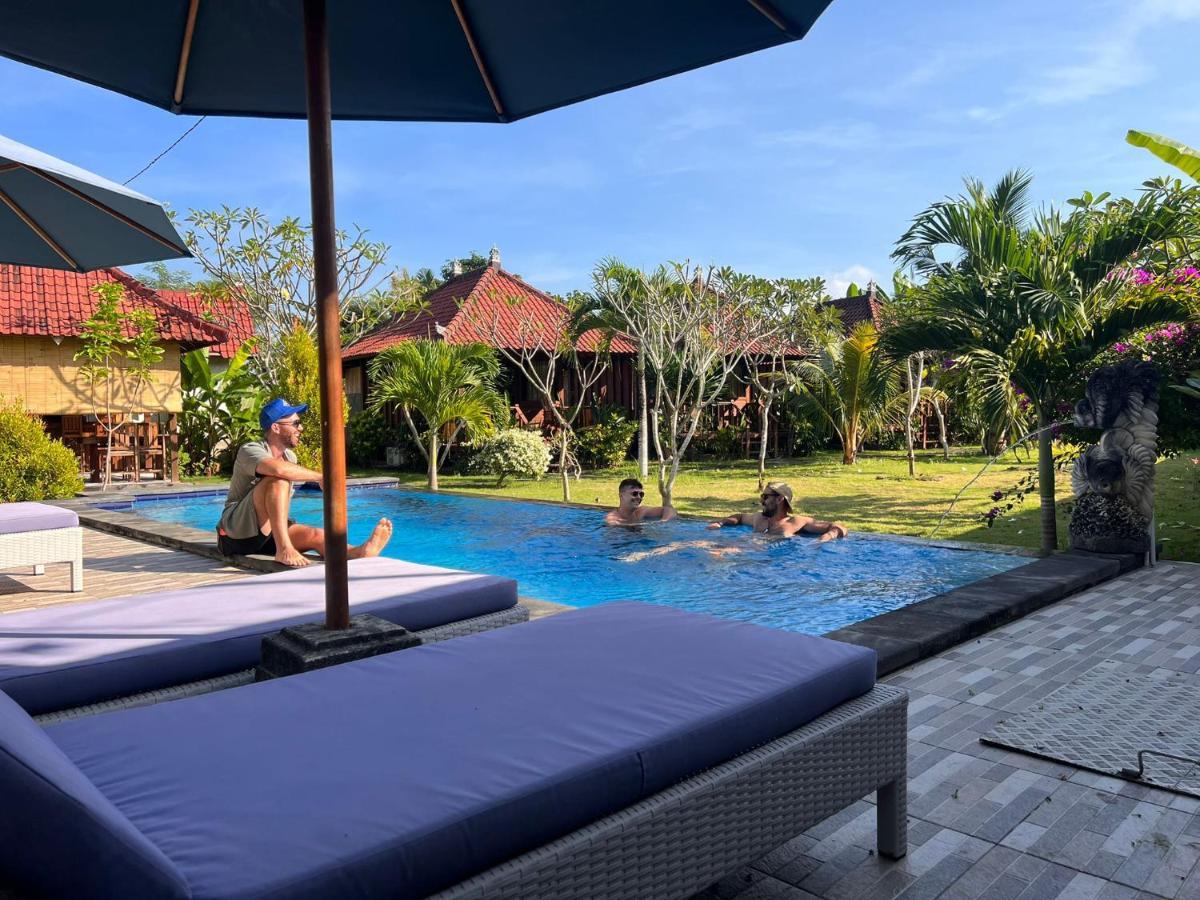 Gatri Hut Hotel Lembongan Kültér fotó