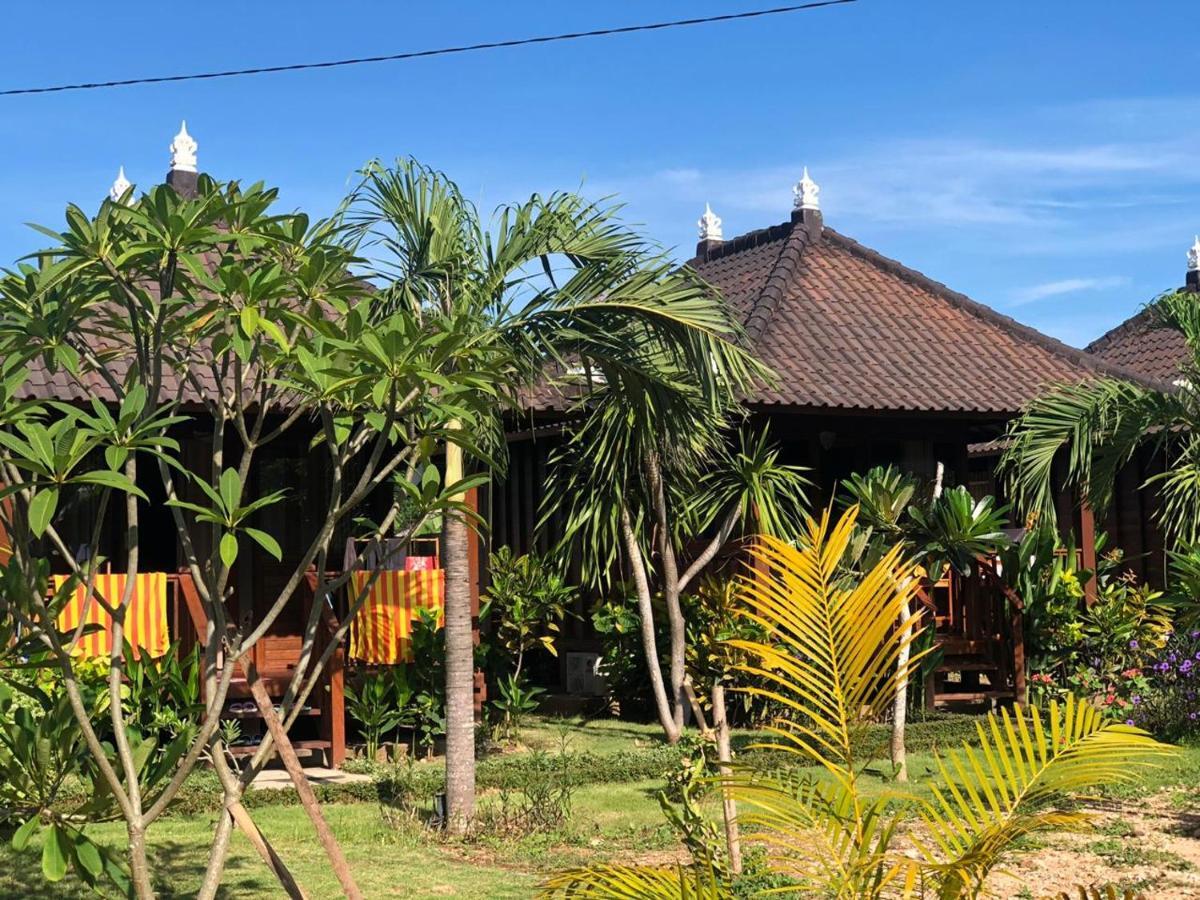 Gatri Hut Hotel Lembongan Kültér fotó